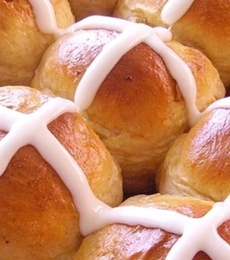 სააღდგომო ჯვრიანი ფუნთუშები