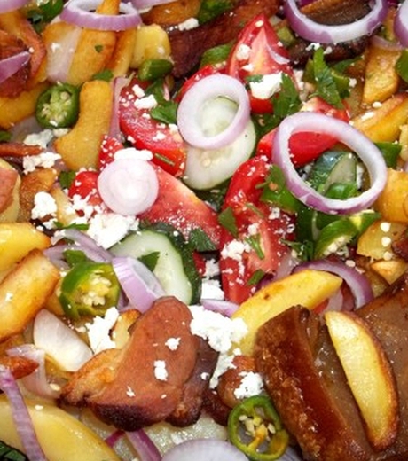 ოჯახური ბეკონითა და სალათით